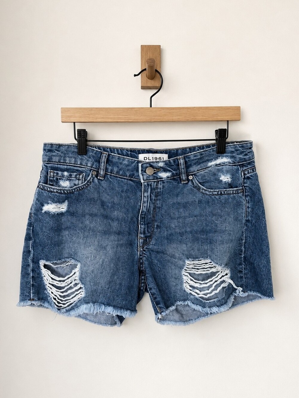 DL1961‎ Karlie Boyfriend Distressed Raw Hem Denim Shorts 100% Cotton Size 29